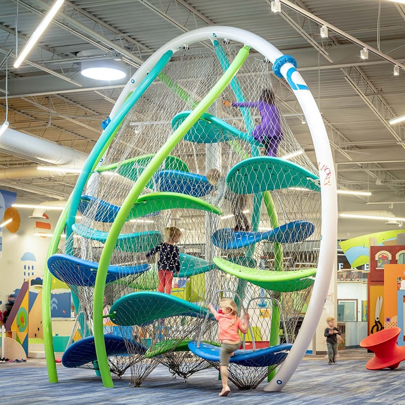 Outdoor Adventure Center - Maßgeschneiderte Abenteuerausrüstung aus retikulierter Stahl für